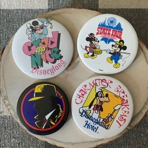 🏰🎠 Lot of 4 Vintage Disney Buttons!!!